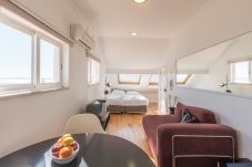 Studio in Lisbon - Bright Studio Apartment in Alfama,...